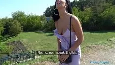 Odtwórz Pani brunetka wie, jak uprawiać seks oralny
