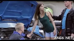 Odtwórz Susan Ayn w dzikim trójkącie na świeżym powietrzu z dwoma twardymi mężczyznami, ciesząca się ostrym seksem i namiętnym lodzikiem