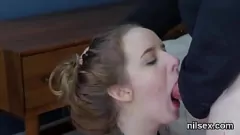 Reproduzir Adolescente brincalhão levado para o asilo Butt Hole para terapia BDSM estranha com lambidas de bunda hardcore