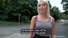 Odtwórz Rucha publicznie blondynkę, bo jej cipka jest tym, czego potrzebuje