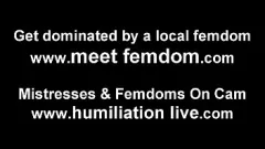 تشغيل جرب الهيمنة المطلقة وهي تحفر كعبها العالي المدبب في ظهرك في جلسة الدوس المكثفة لعقوبة femdom bdsm