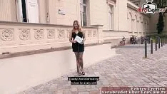 Odtwórz Wytatuowana mamuśka masturbuje się i jest pieprzona pod ochroną