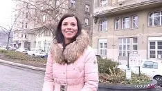 Odtwórz Vichy samotna mama wisząca na ulicy i ruchana na żywo