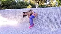 تشغيل المرأة الفرنسية المثيرة تمارس الجنس مع الهزاز