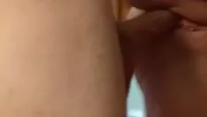 Reproduzir Ele tem que fazer esse orgasmo de morena peituda