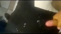 Jouer Beaucoup de sperme coulait dans sa chatte beaucoup trop serrée