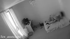 Afspelen Spionagecamera blootgelegd: cuckold-echtgenoot betrapt vrouw op vreemdgaanschandaal met beste vriend