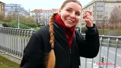 Reproducir Creampie Fantasy: POV interracial con una nena trenzada europea