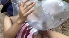 Reproducir Masturbación al aire libre con gran polla y juguete sexual