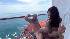 Jouer Sensual Latina Babe scopa come un professionista sulla crociera di Neymar
