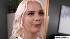 Reproducir Lesbiana MILF domina y hace que Sub Squirt con consolador