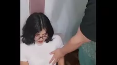 Abspielen Brasilianer Petite Teen überspringt die Klasse für den großen Schwanz von Professor