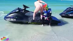 Odtwórz Lesbian Latina Treachese z Peridot Virgo, Mandimayxxx i Gibby the Clown na Jet Ski
